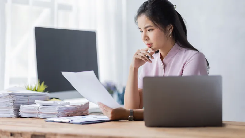 Finance- of complianceprofessional aan het werk